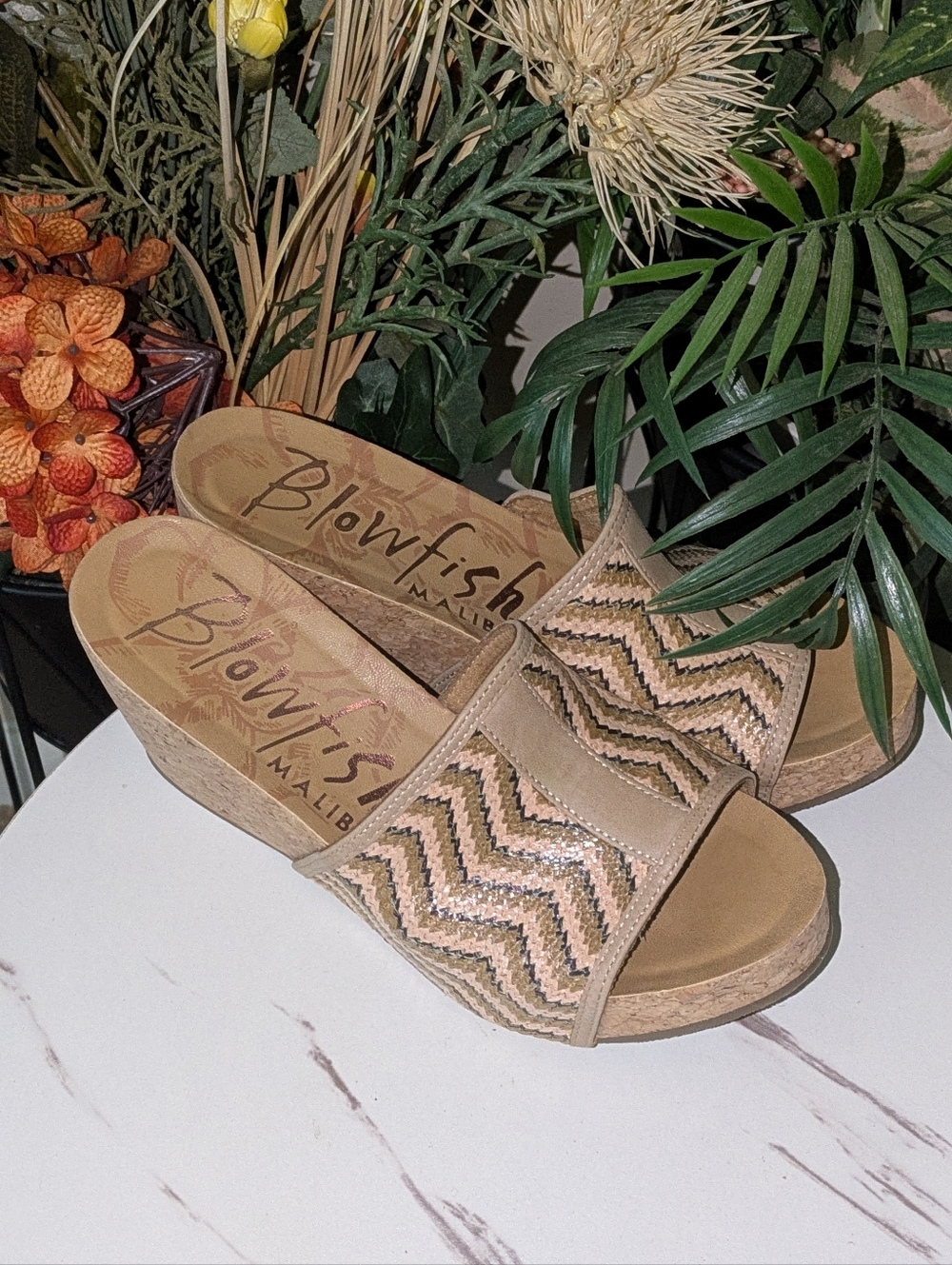 🔥SALE🔥Blowfish Women's Tan Chevron Slide Sandals - Picture 5 of 7
